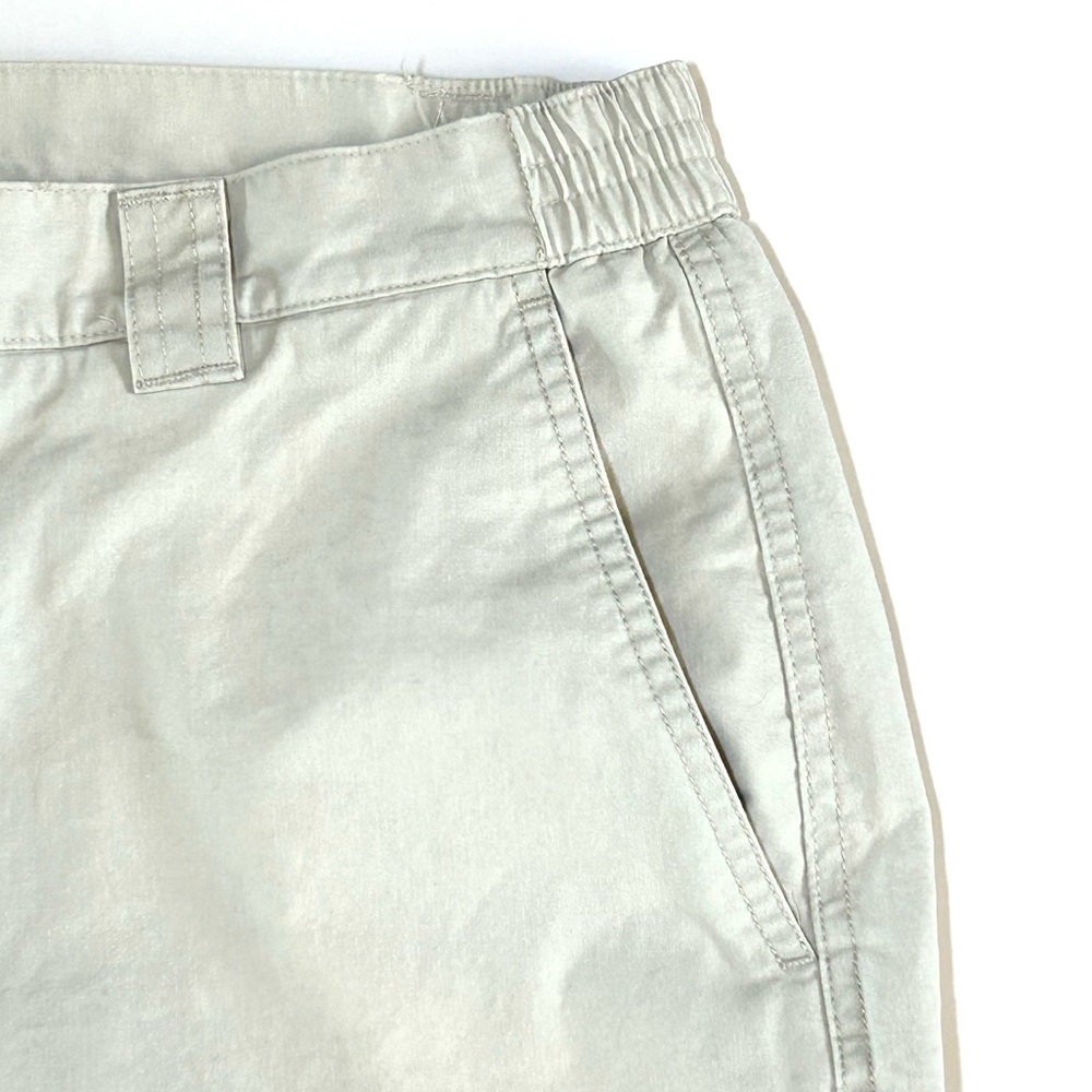 L.L. Bean Tropic-Weight Cargo Shorts in Stone Comfort Waist 9” Men’s Sz 38 - Picture 3 of 14